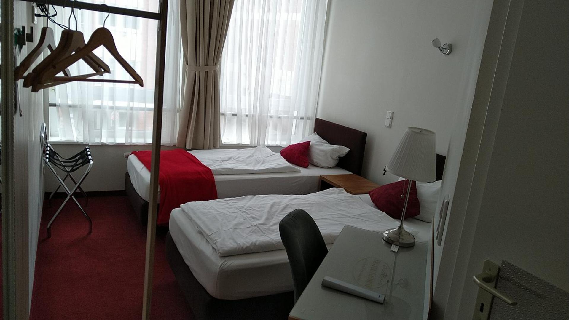 Hotel Gemini Дюссельдорф Экстерьер фото